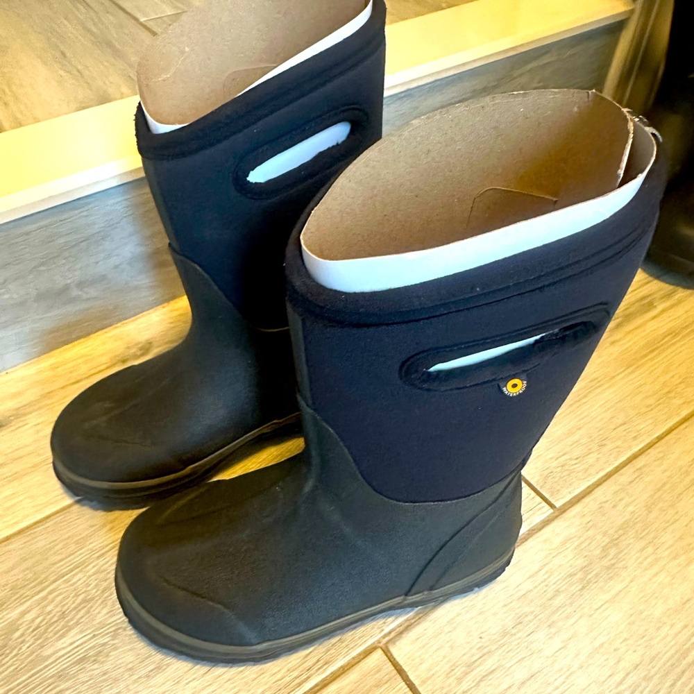 Bogs Boots, Size 1. Worn but great condition and will send with box.